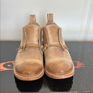 Freebird Mabel in taupe multi size 7